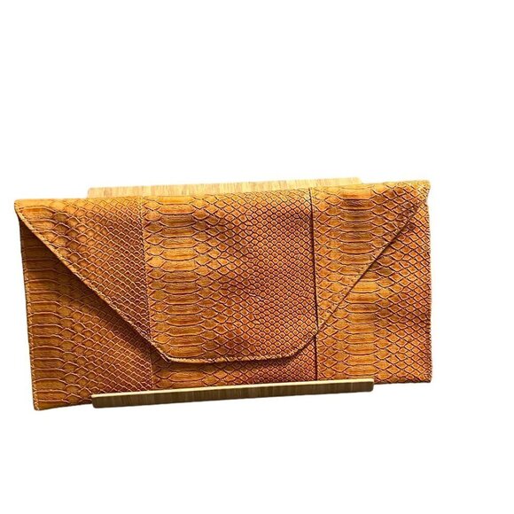 Bella Collection Faux Crocodile Mustard yellow  clutch - Picture 2 of 7
